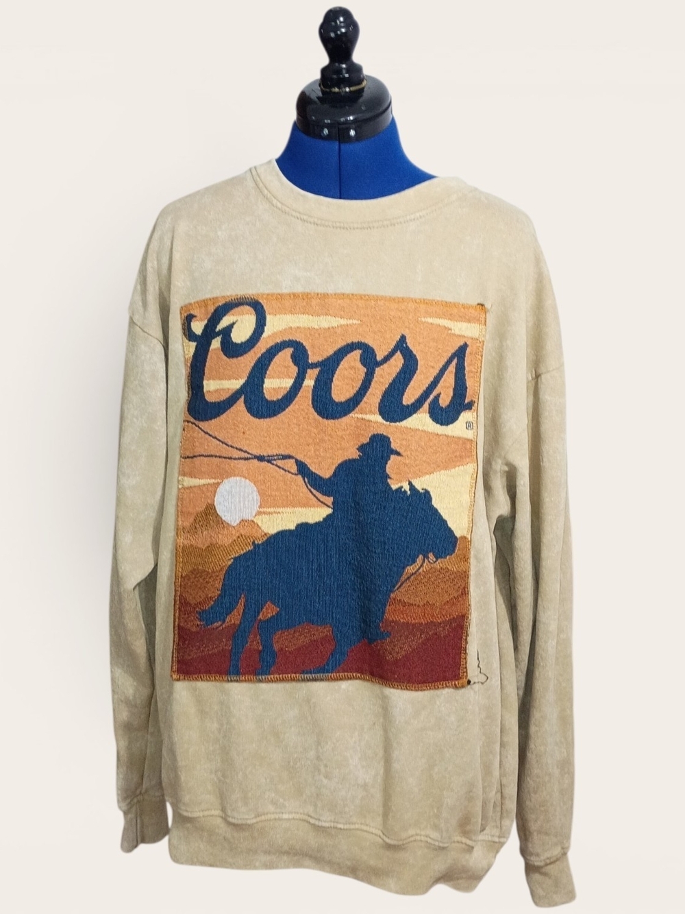 Coors Banquet Beer Cowboy Graphic Sweatshirt Mens Large Tan Sun Wash Crewneck